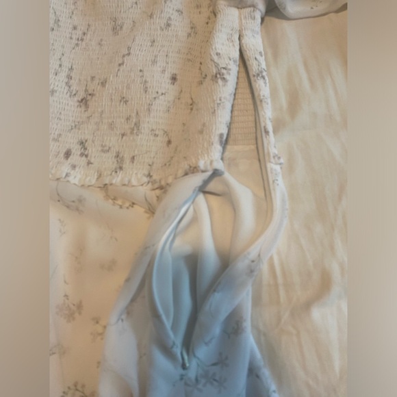 Aritzia Wilfred Vill Dress, White/Light Birch floral, Size 6 - Picture 4 of 5